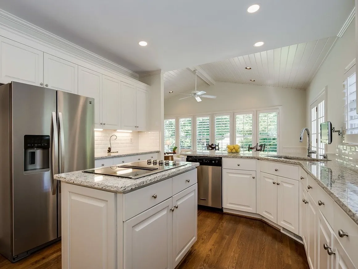 How Much Does It Cost to Paint Kitchen Cabinets in Minneapolis ... - Angi